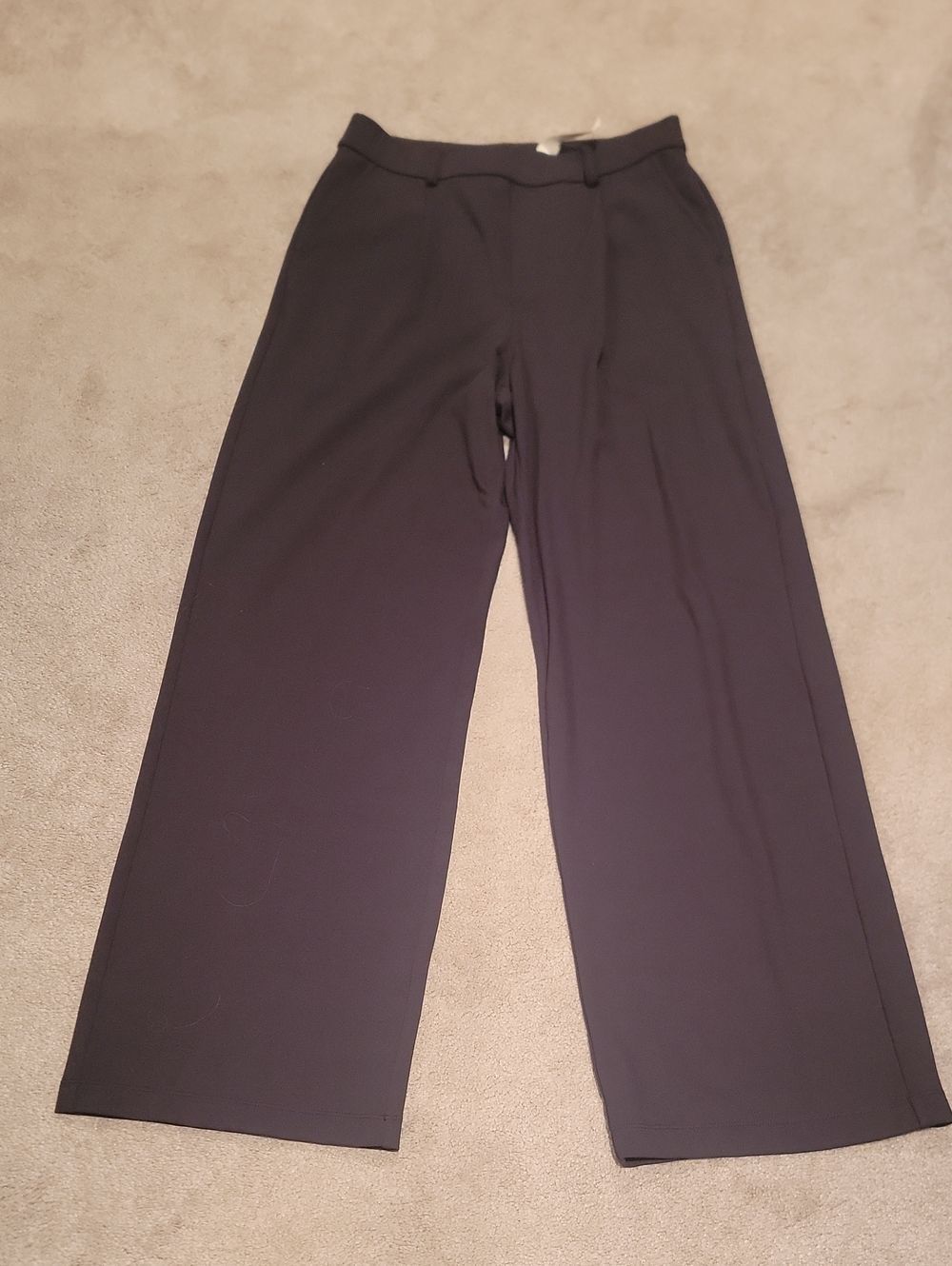 HALARA Wide-Leg Dress Pants in Black